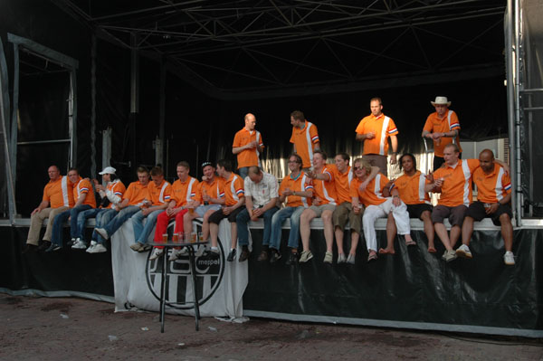 Kamp. 06 (3) 145