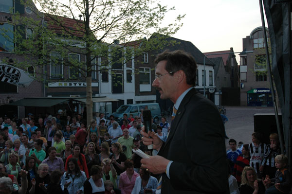 Kamp. 06 (3) 211