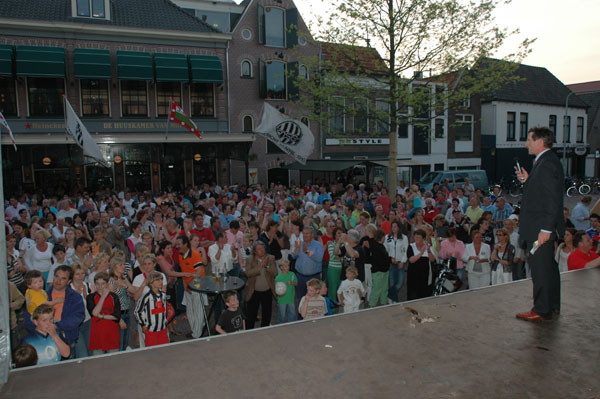 Kamp. 06 (3) 215