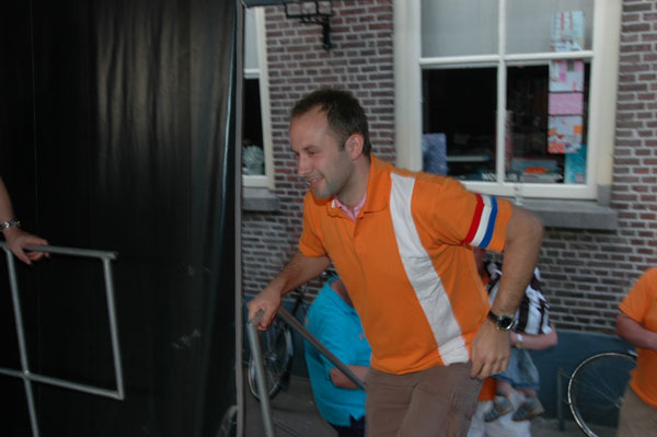 Kamp. 06 (3) 275