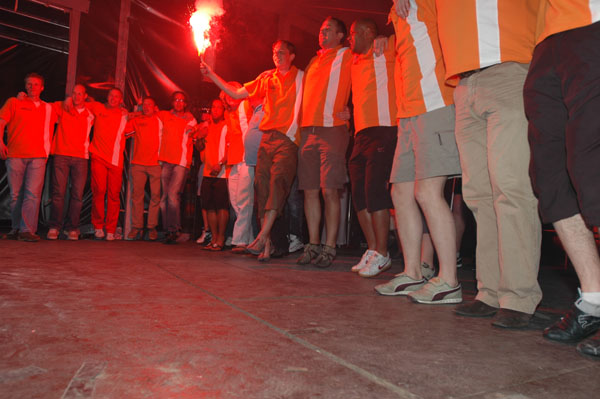 Kamp. 06 (3) 295