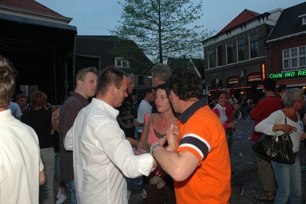Kamp. 06 (3) 385