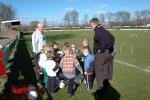 Na de zaaltraining volgt veldtraining voor onze UKKIES. En met veel plezier. Woensdag 29 mrt.2006