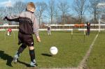 door het poortje naar de andere speler. 031kopie