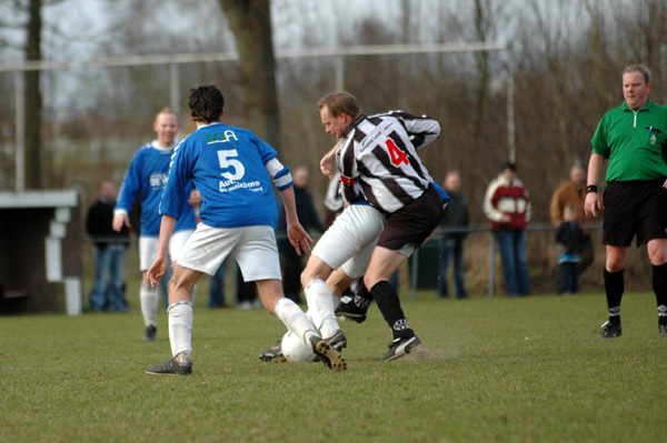Het gooi en smijtwerk. 143kopie