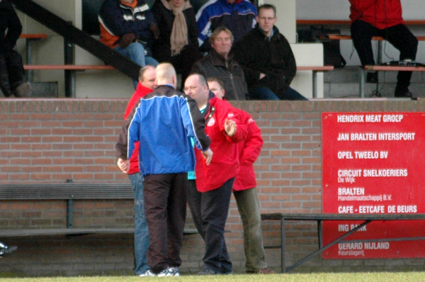 discussie aan de zij lijn. 186kopie