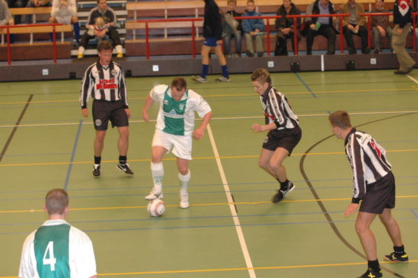 Afwachten of aanvallen 044kopie