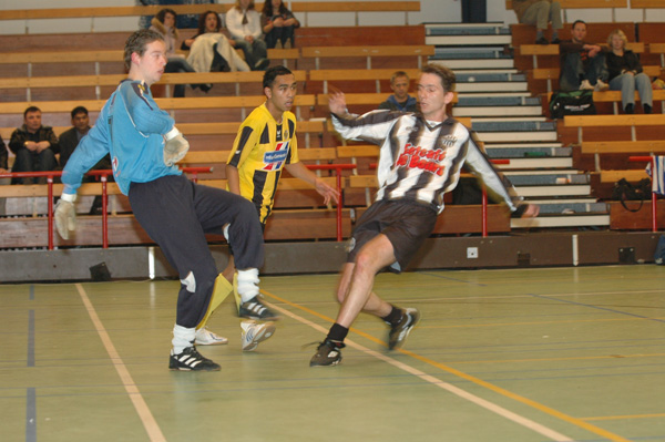 Mathijs net te laat, bal is al weg 136kopie