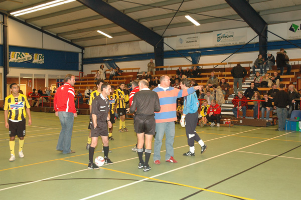 Toen loten voor strafschoppen 164kopie