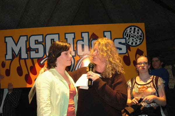 De winnares van MSC Idols Kitty Fleming in gesprek mat Marion Kampman.