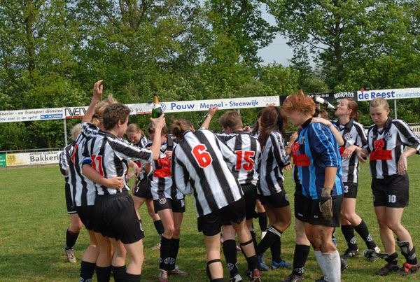 Dames 1 Kamp. 104