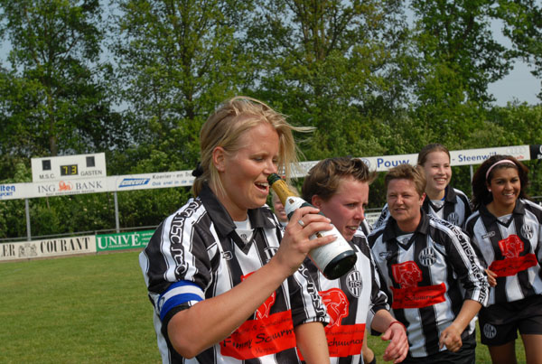 Dames 1 Kamp. 105